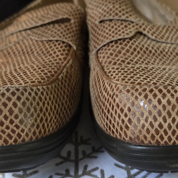 Alegria Taylor Pro Tan Glossy Leather Snake Slip-On Penny Loafer Size 40 (US 9) - Picture 4 of 10